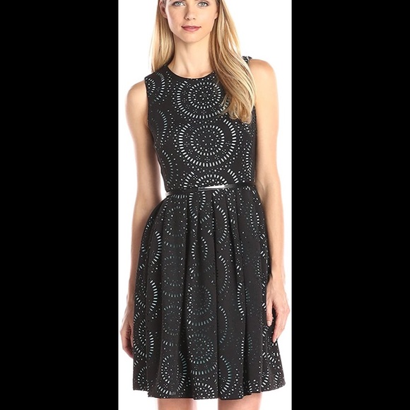 Stunning laser cut fit and flare dress - Picture 2 of 6